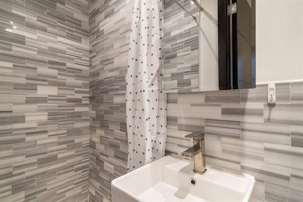 ✨Flexible Stay at 108th & Ams✨