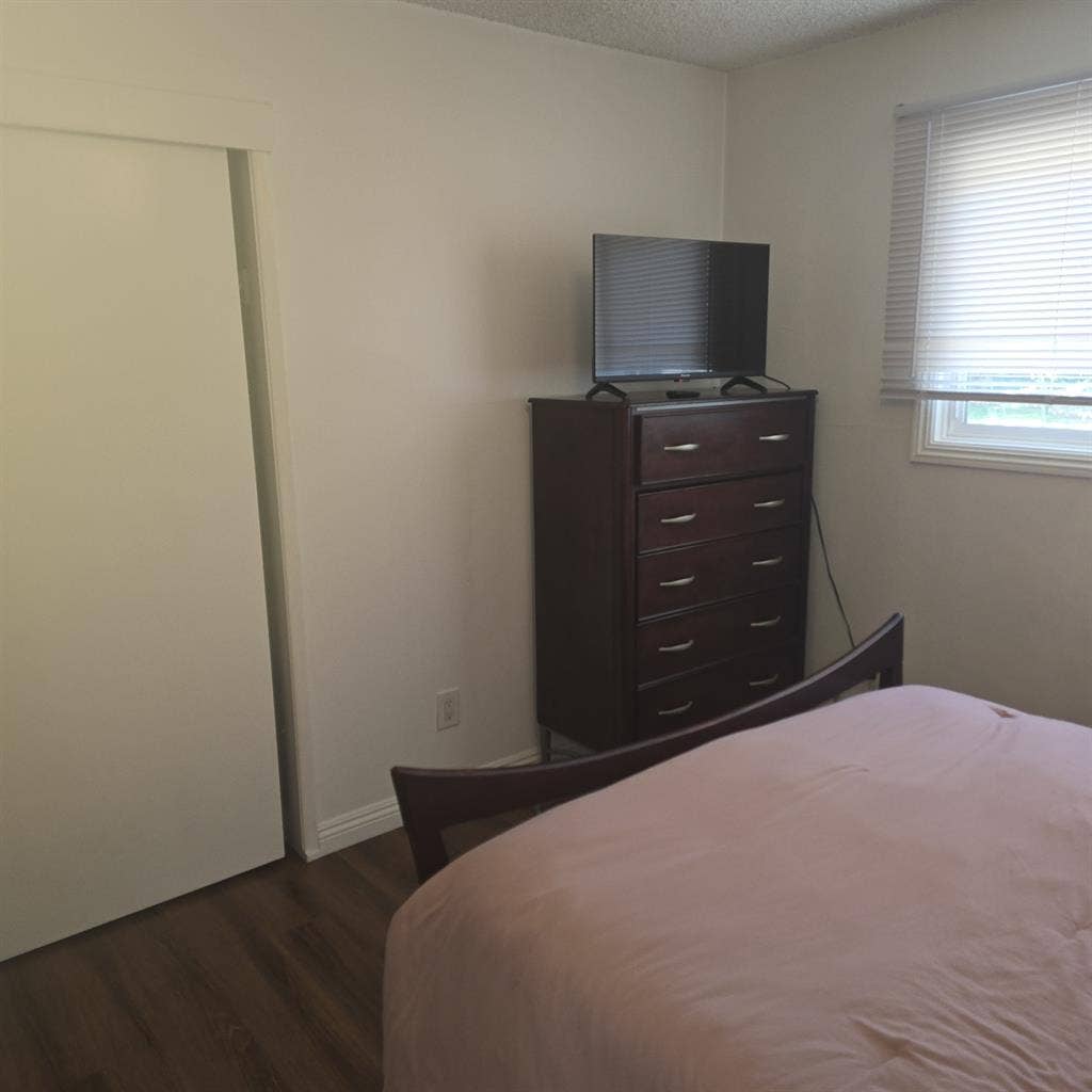 PRIVATE, Rent is ALL Inclusive!