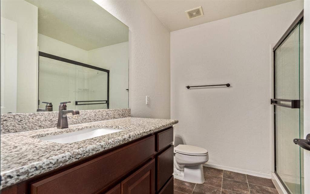 Room available Immediately