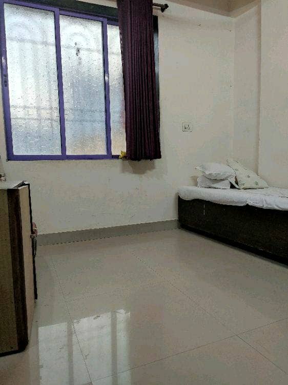 Looking for male flatmate
