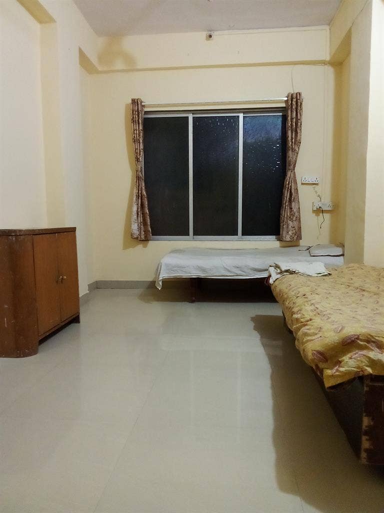 Looking for male flatmate