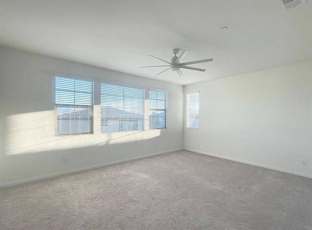 Looking for Roomate in Ontario