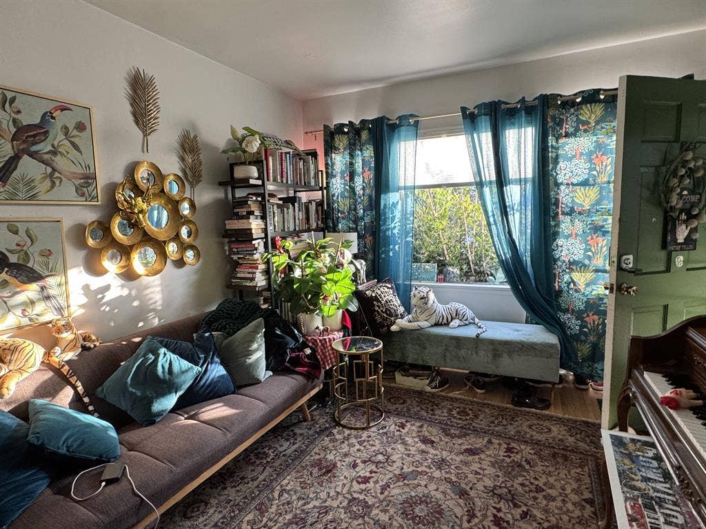 SUBLET - Bungalow Jun 1-Nov1 or Jan