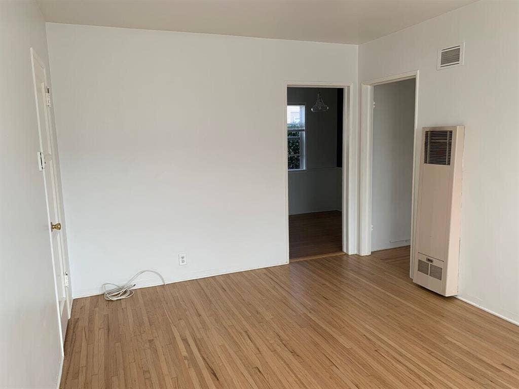 SUBLET - Bungalow Jun 1-Nov1 or Jan