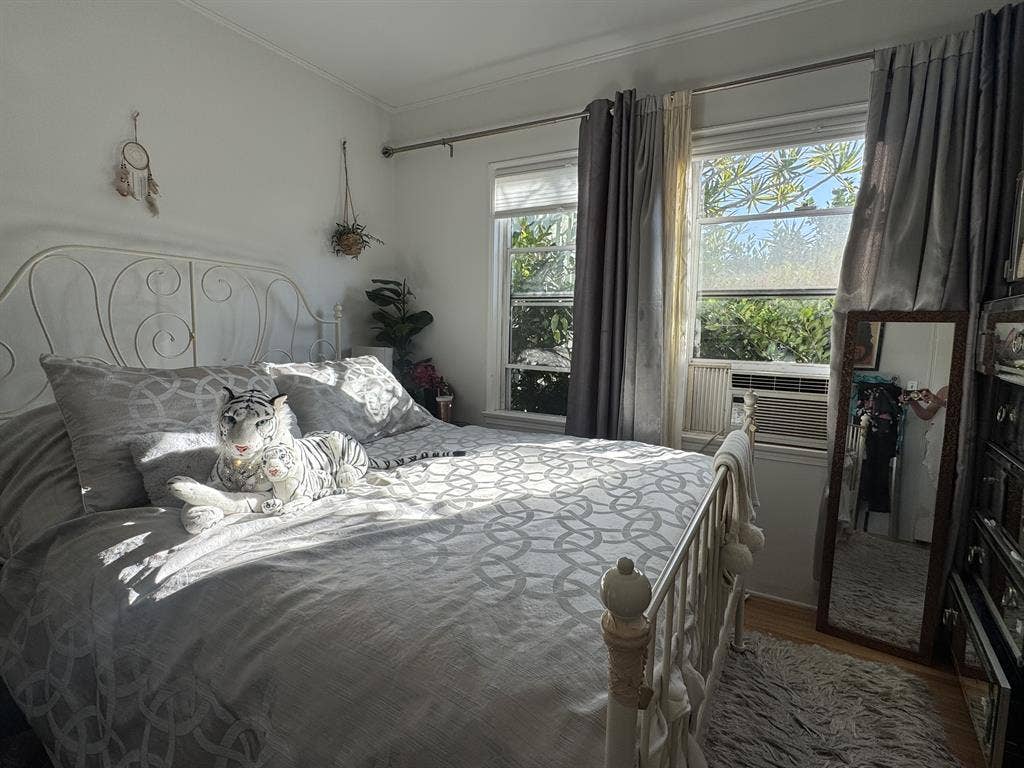 SUBLET Bungalow Jun 1 Nov 1 or Jan