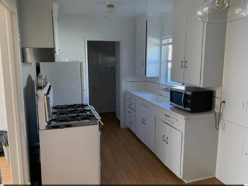 SUBLET Bungalow Jun 1 Nov 1 or Jan