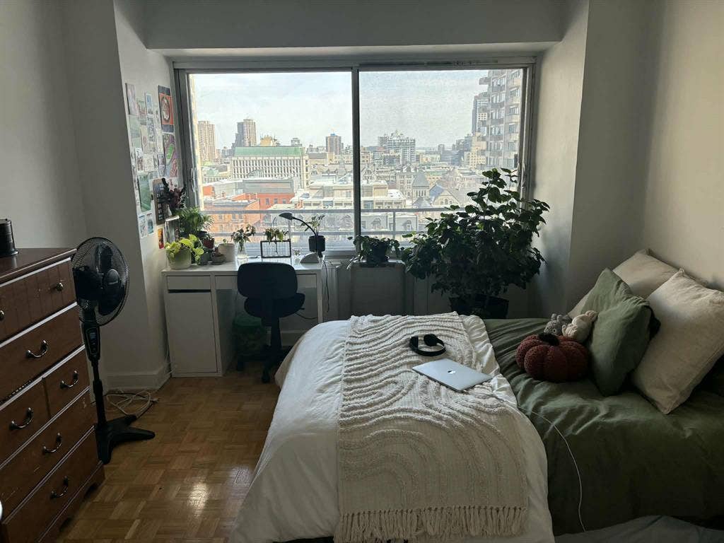 Spacious 2-bed 2-bath near McGill