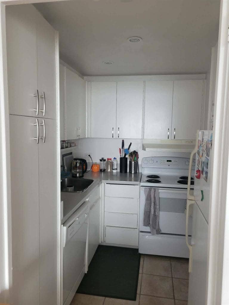 Spacious 2-bed 2-bath near McGill