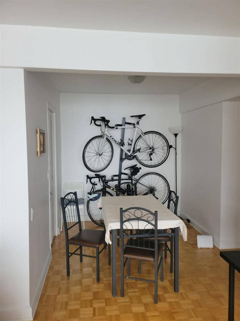 Spacious 2-bed 2-bath near McGill