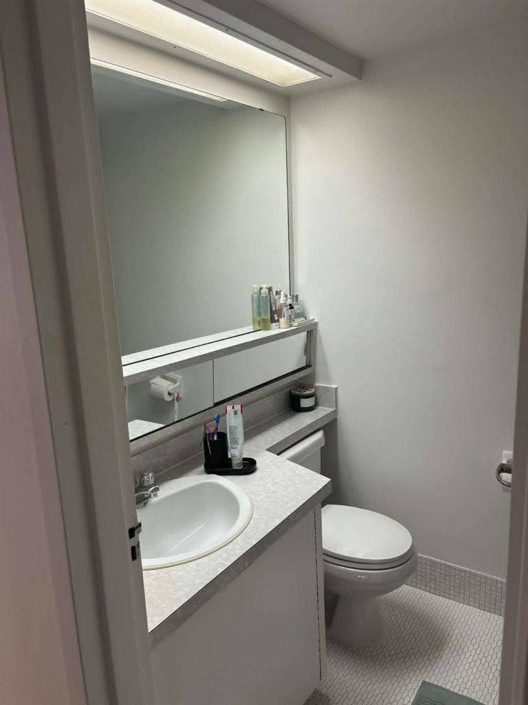 Spacious 2-bed 2-bath near McGill