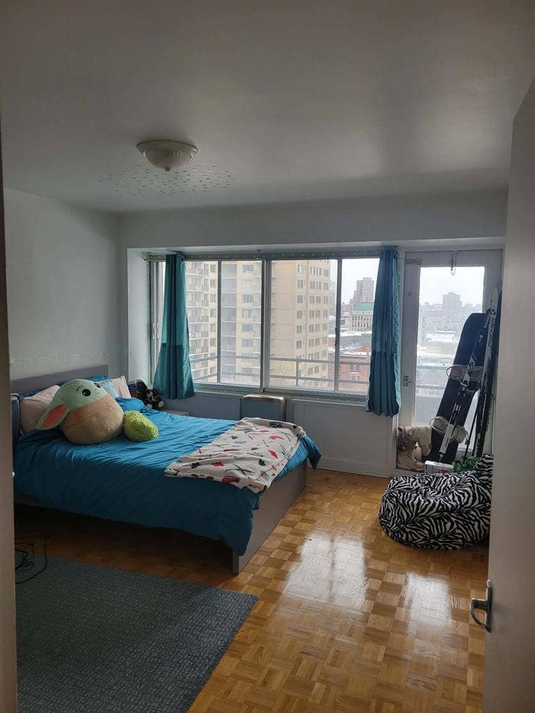 Spacious 2-bed 2-bath near McGill