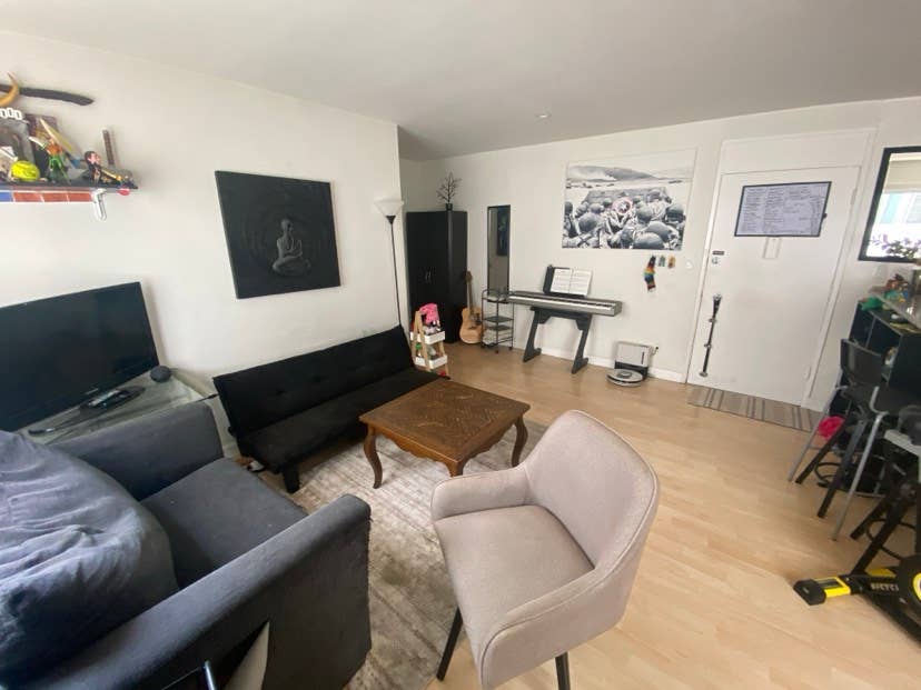 Room available immediately in HW