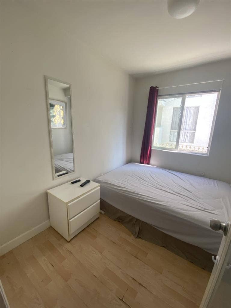Room available immediately in HW