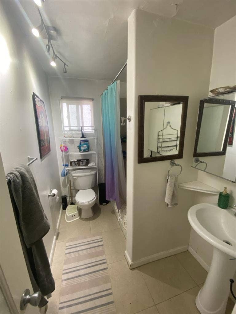 Room available immediately in HW