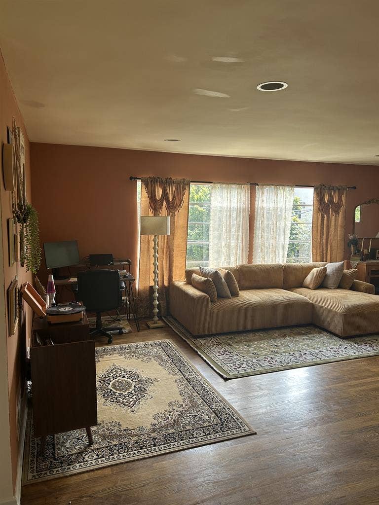 ISO roommate for century city 2B2B