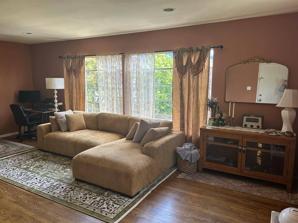ISO roommate for century city 2B2B