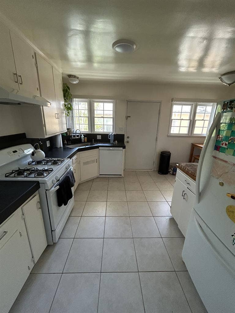 ISO roommate for century city 2B2B