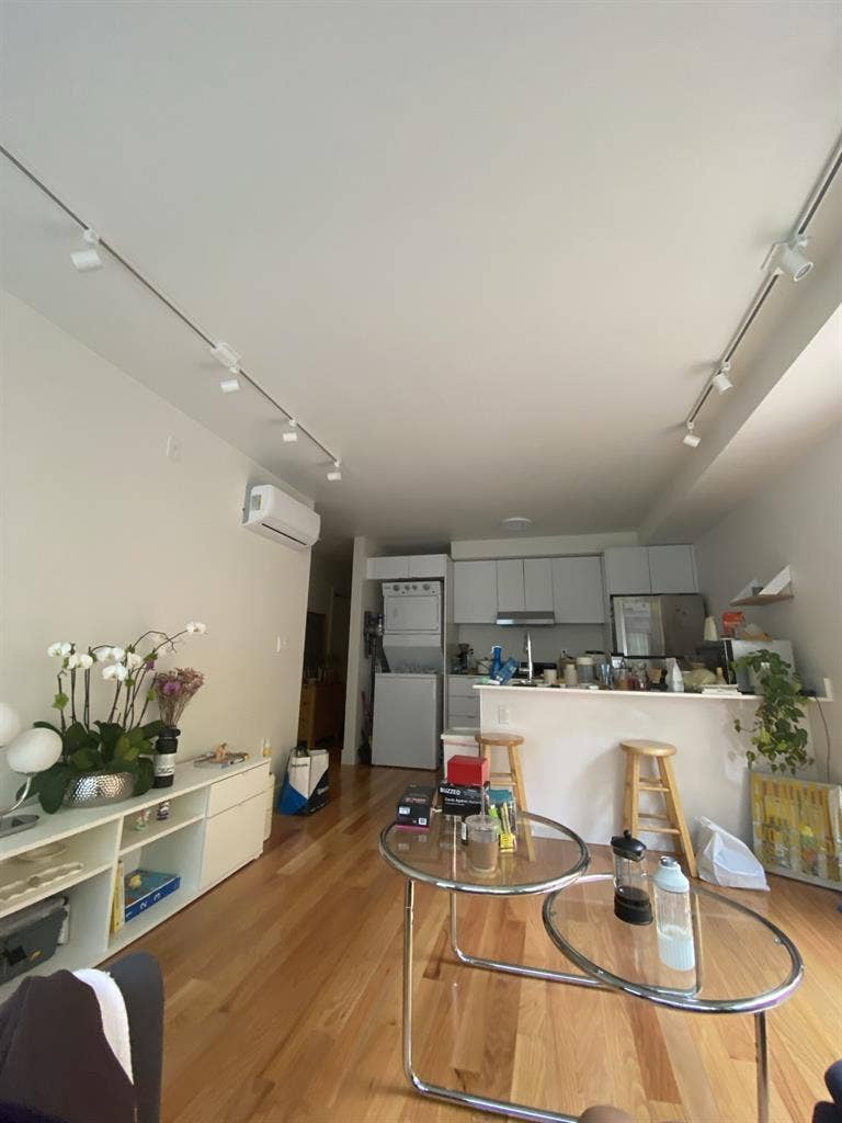 Looking for female roommate