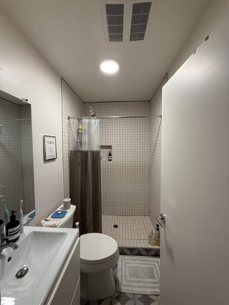 Looking for female roommate