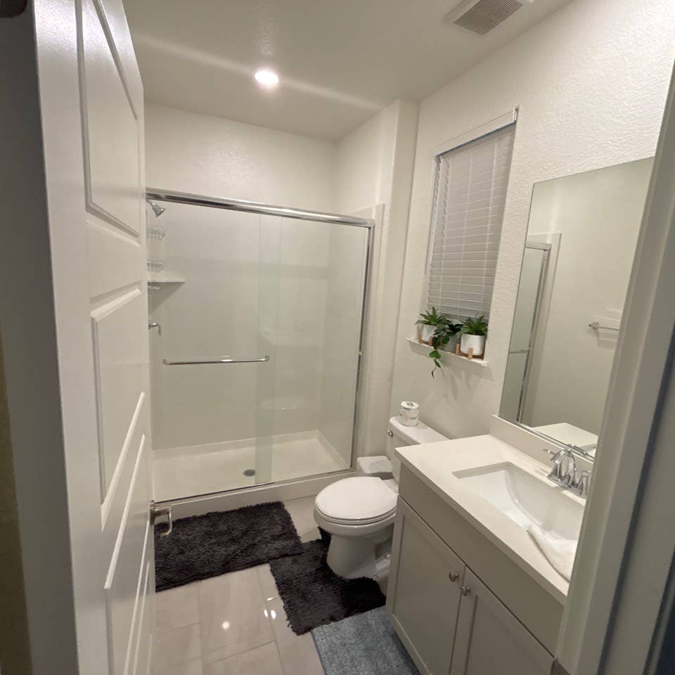 Bedroom for rent. Near 99 and I 5