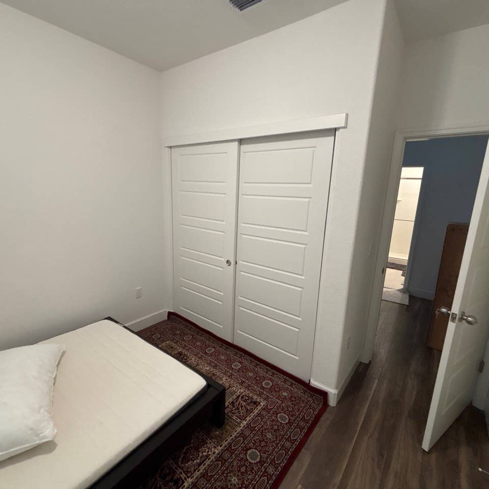 Bedroom for rent. Near 99 and I 5