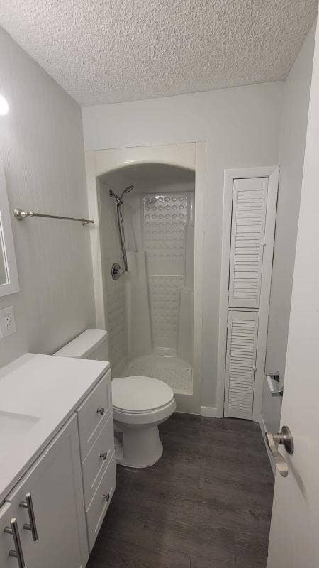 Master BR, private bath, bills incl