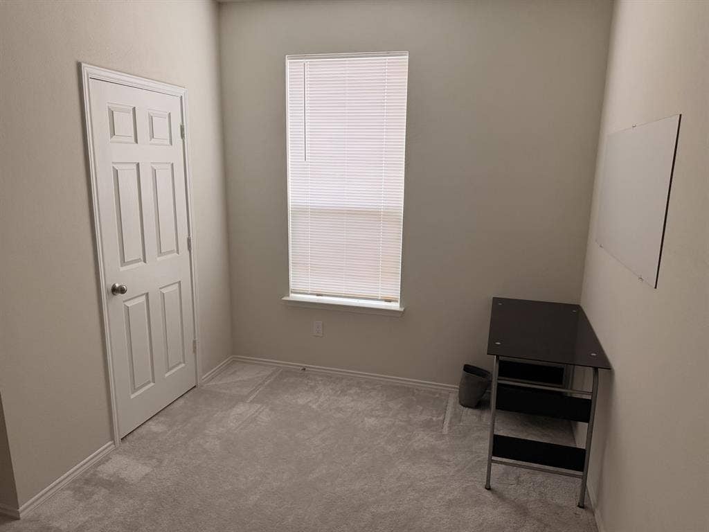 Private Bedroom - Shared Bathroom