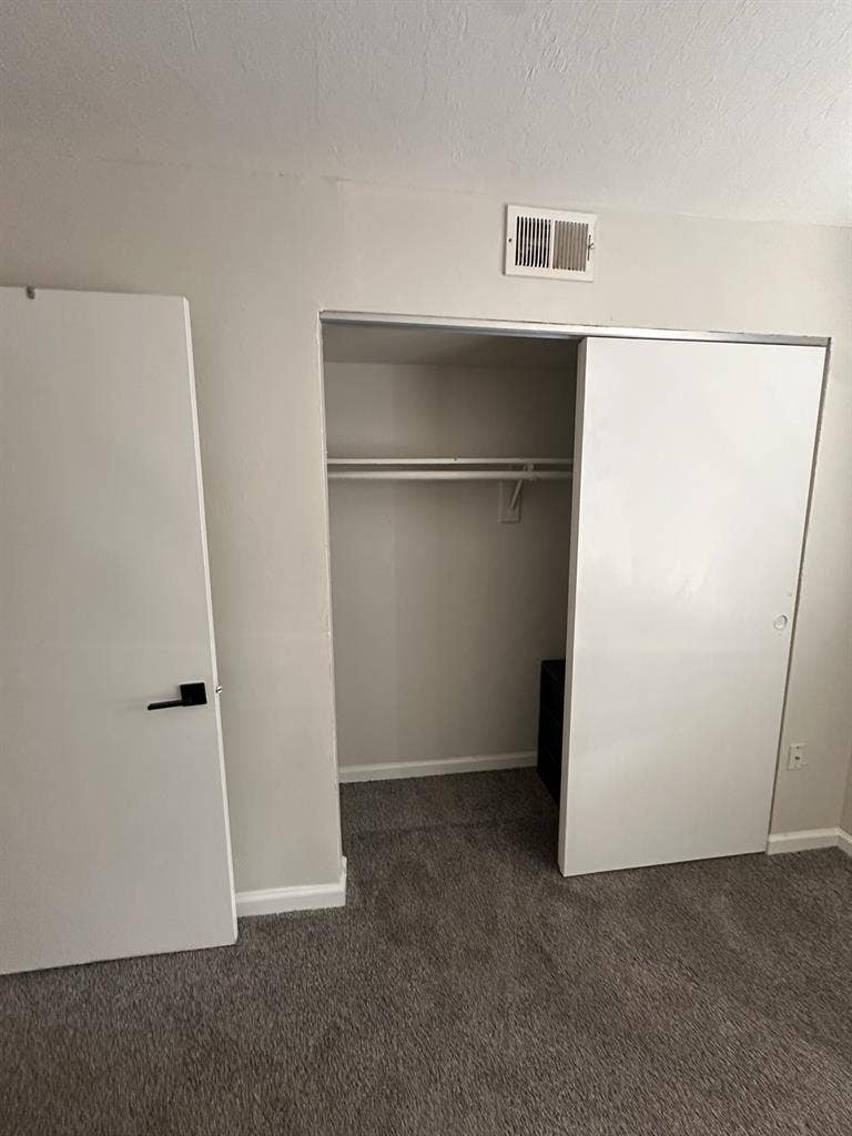 Looking for a roommate!!!