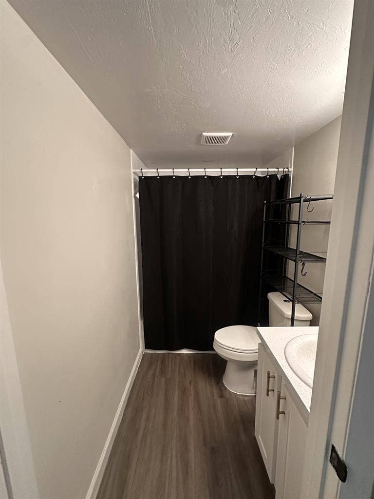 Looking for a roommate!!!