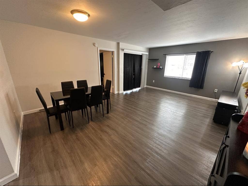 Looking for a roommate!!!