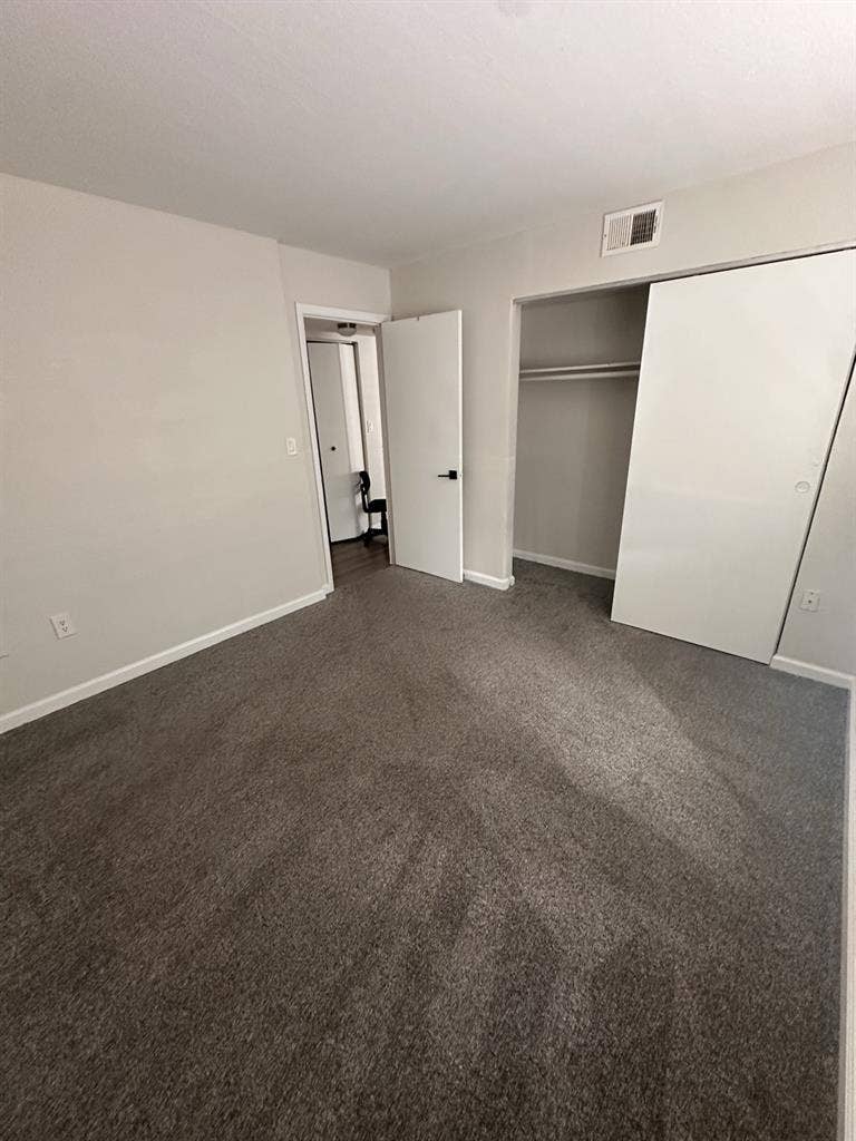 Looking for a roommate!!!