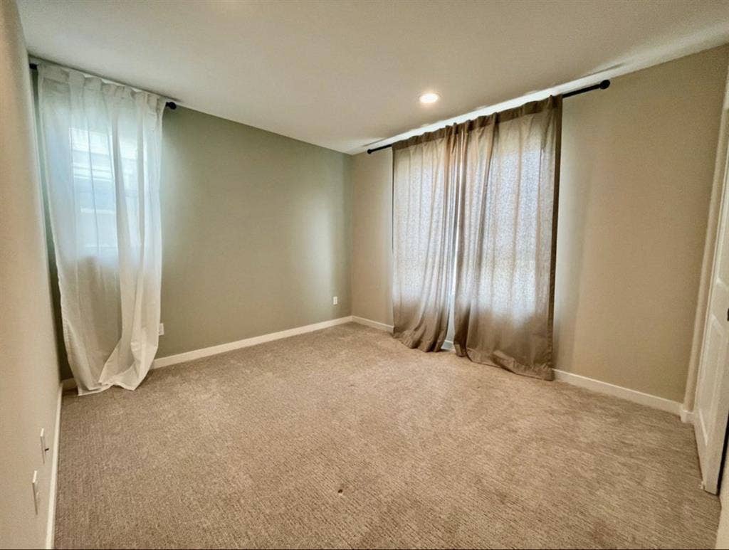 Room available for rent