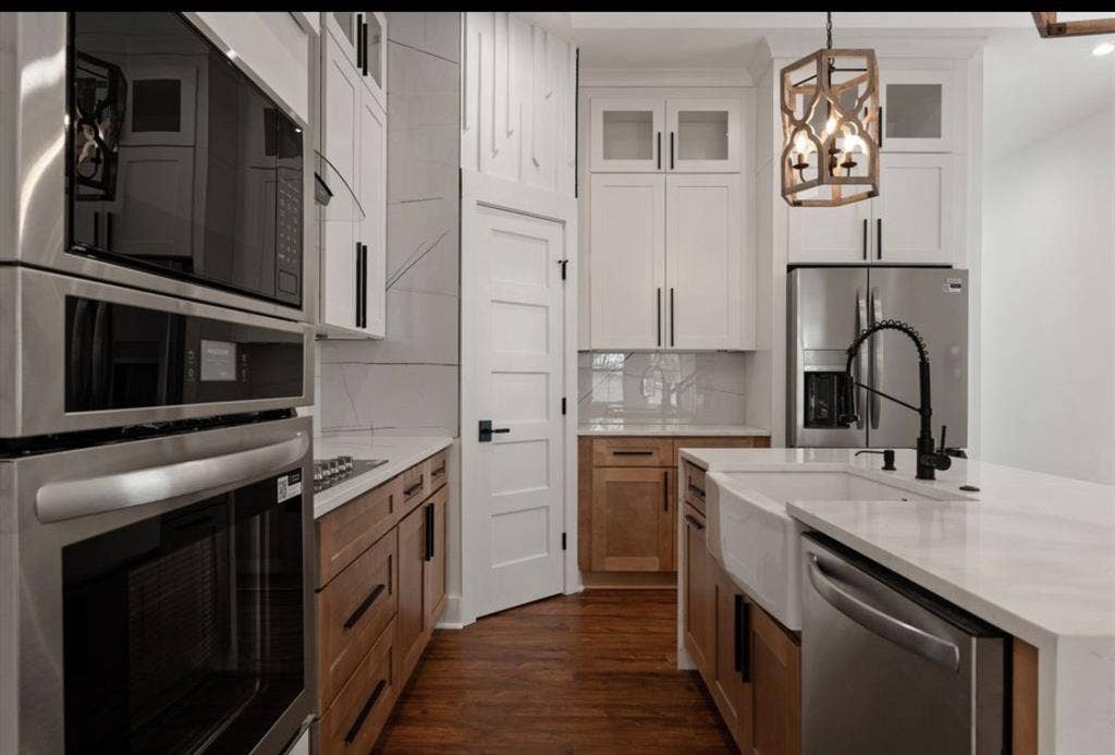 Need 3 female roomates
