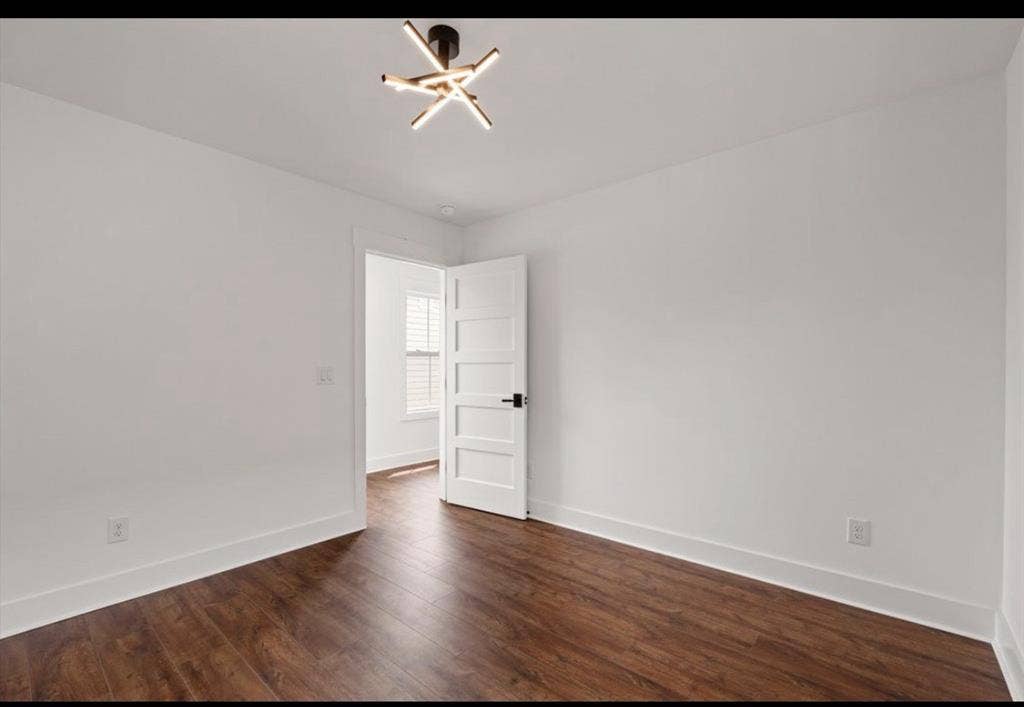 Need 3 female roomates