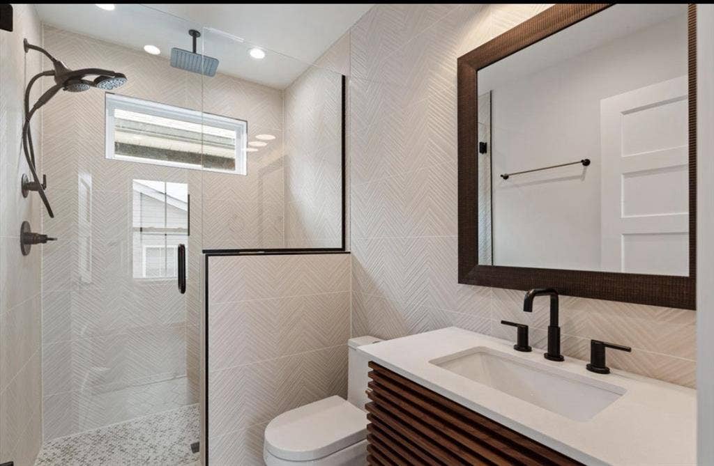 Need 3 female roomates