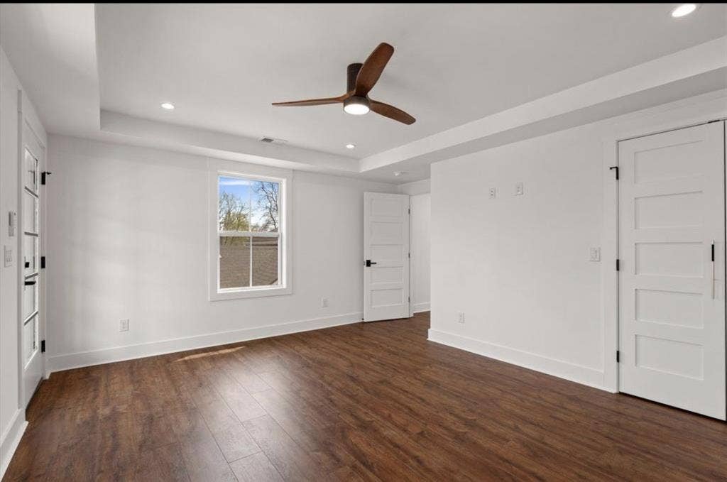 Need 3 female roomates