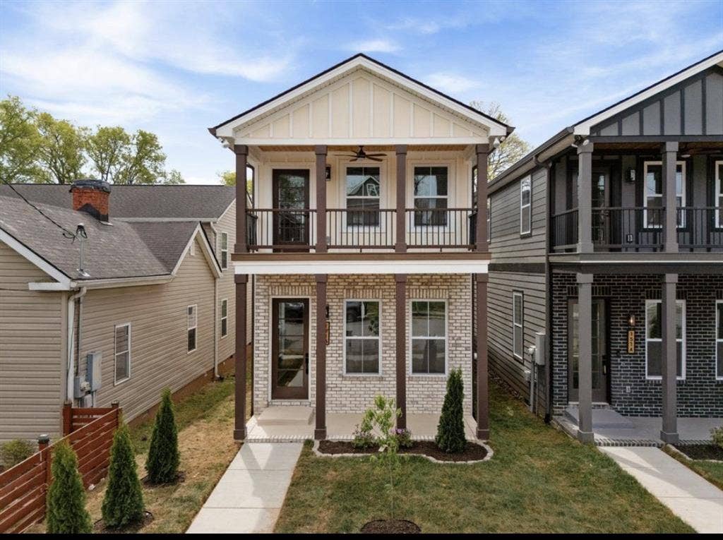 Need 3 female roomates
