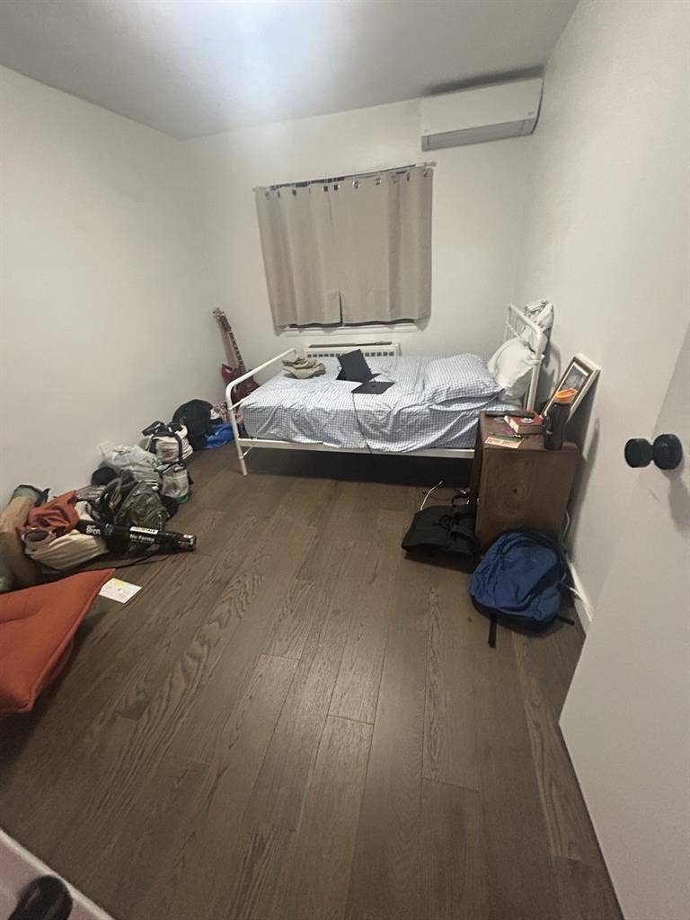 Sublet/Rent East Elmhurstt