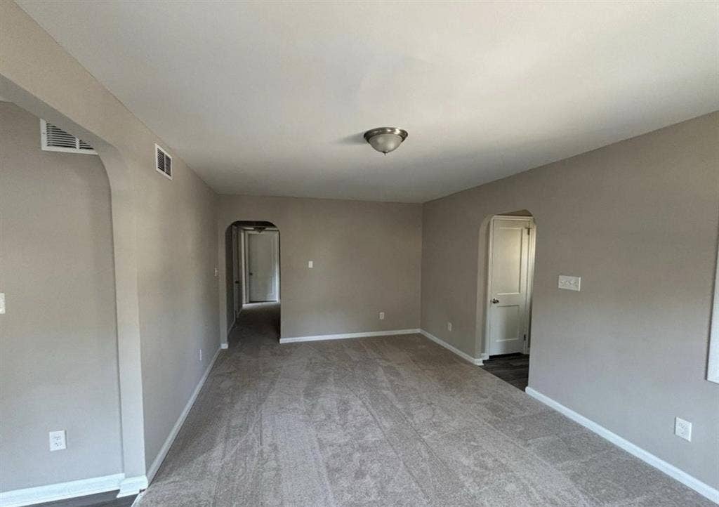 1 room Shared Bath