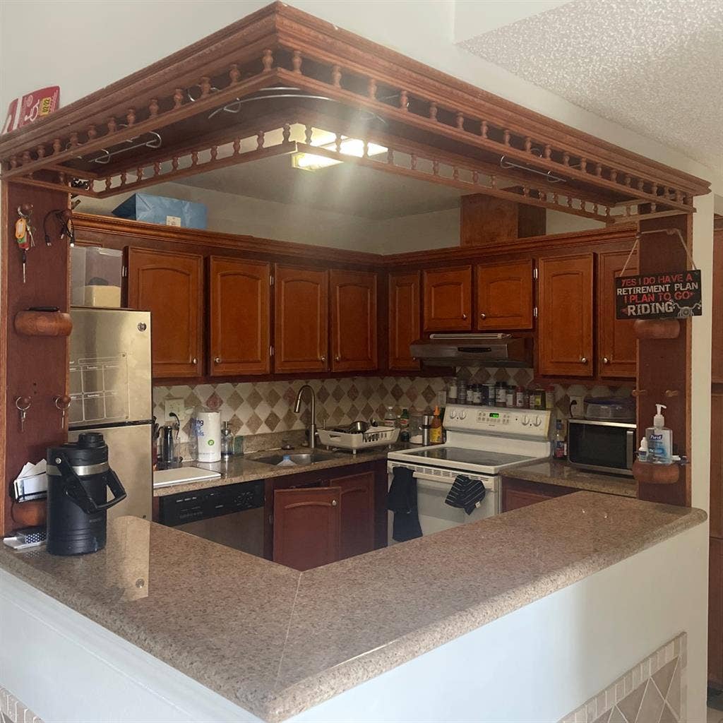 Roommate: furnished bedroom
