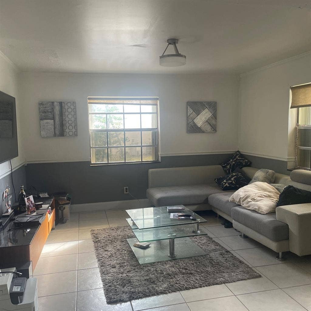 Roommate: furnished bedroom