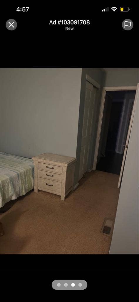 Room for rent in crestwood condos l