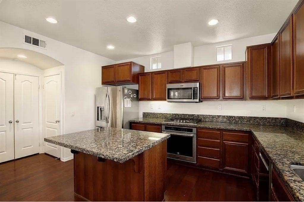 3 bedroom 3.5 bath