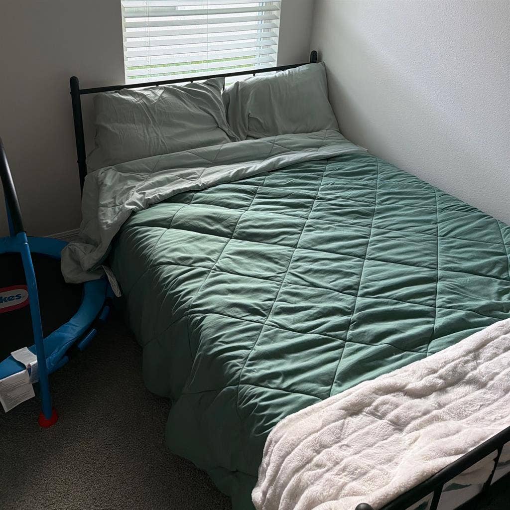 Looking for a clean roomate