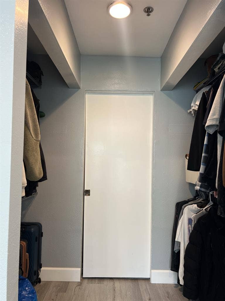 Master w/ private bath and walk-in