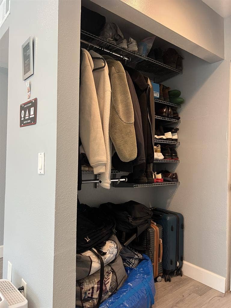 Master w/ private bath and walk-in