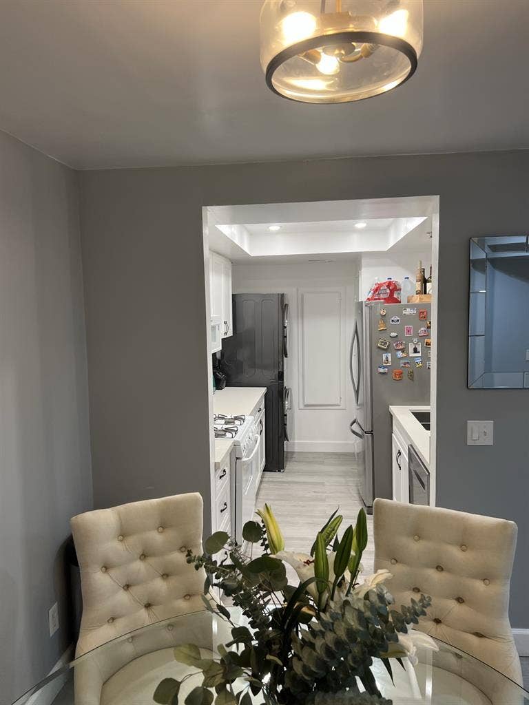 Master w/ private bath and walk-in