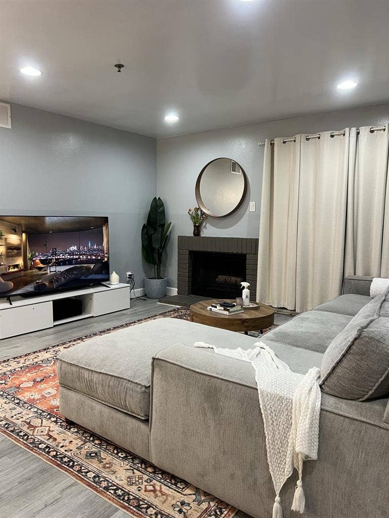 Master w/ private bath and walk-in
