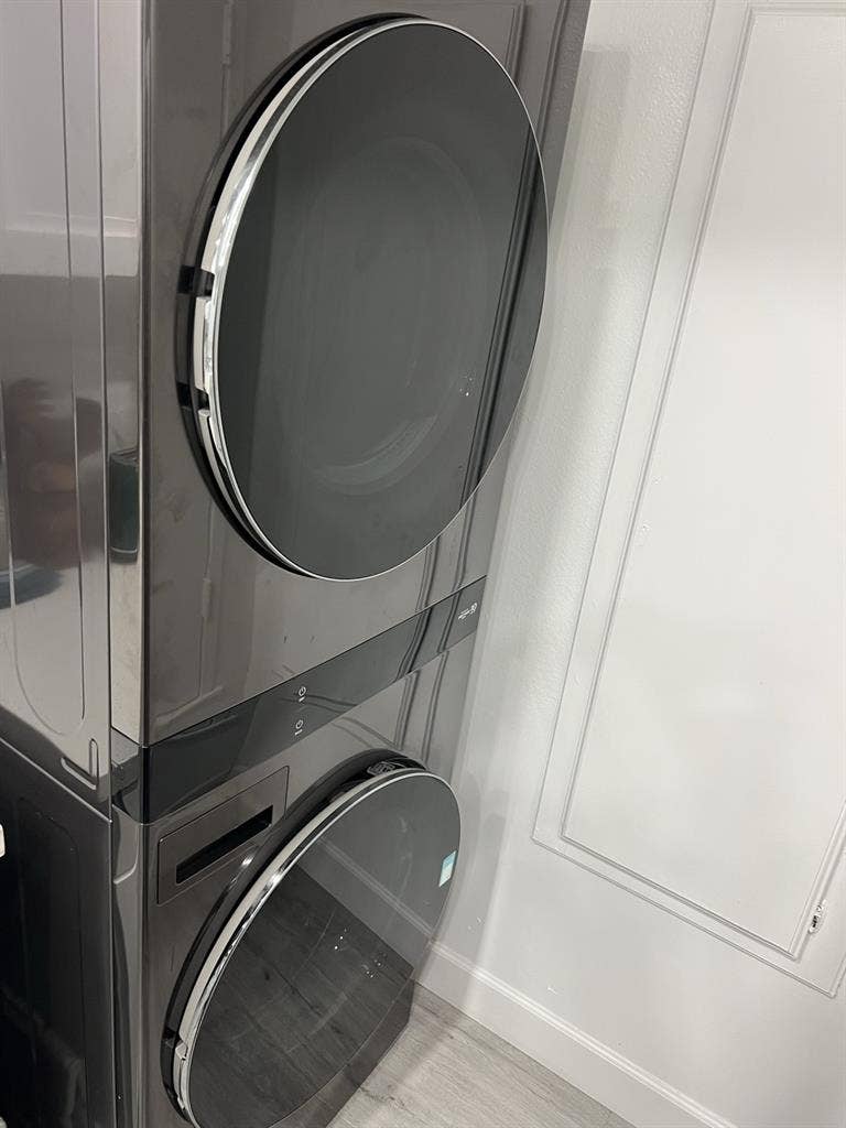 Master w/ private bath and walk-in