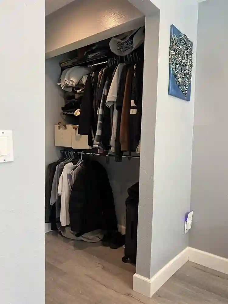 Master w/ private bath and walk-in